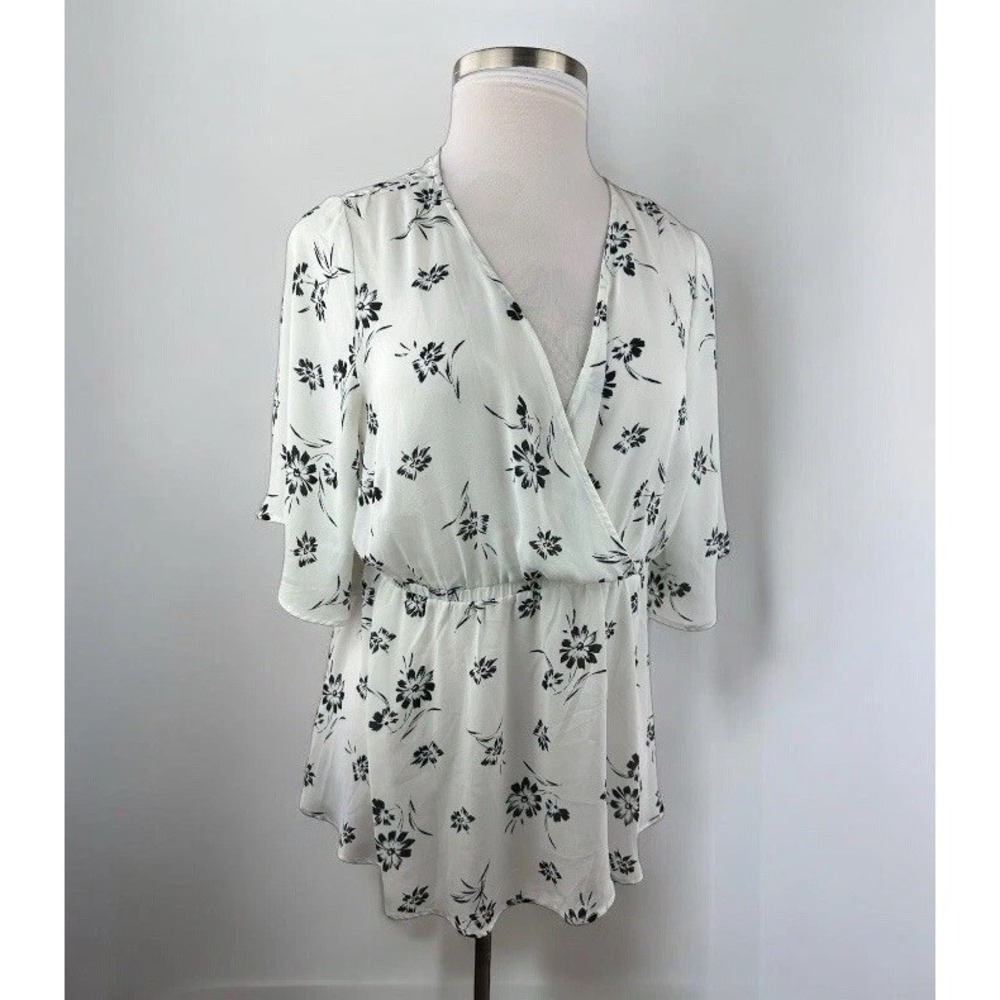 NWT Torrid Floral Georgette Flutter Sleeve Surplice Blouse Sheer Plus Size 1X - Picture 2 of 14